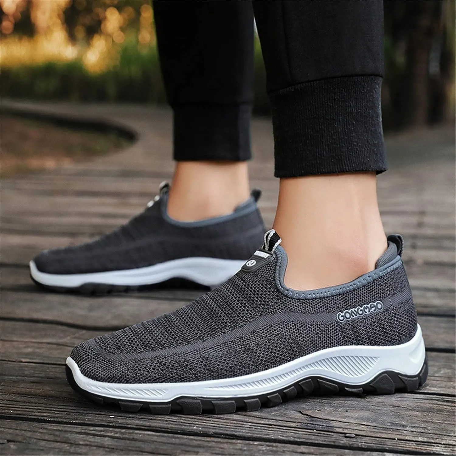 Fashion Summer and Men Solid Color Fly Woven Mesh Breathable and Comfortable Slip On Steel Toe Sneaker Boots for Men