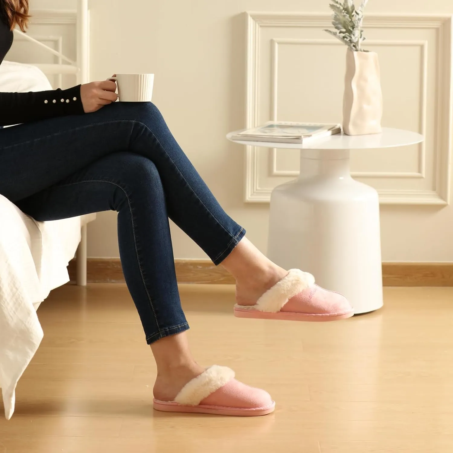 Plush House Slippers for Women, Fuzzy Warm Soft Home Slipper, Fluffy Winter Non-Slip Slippers for Bedroom Indoor.