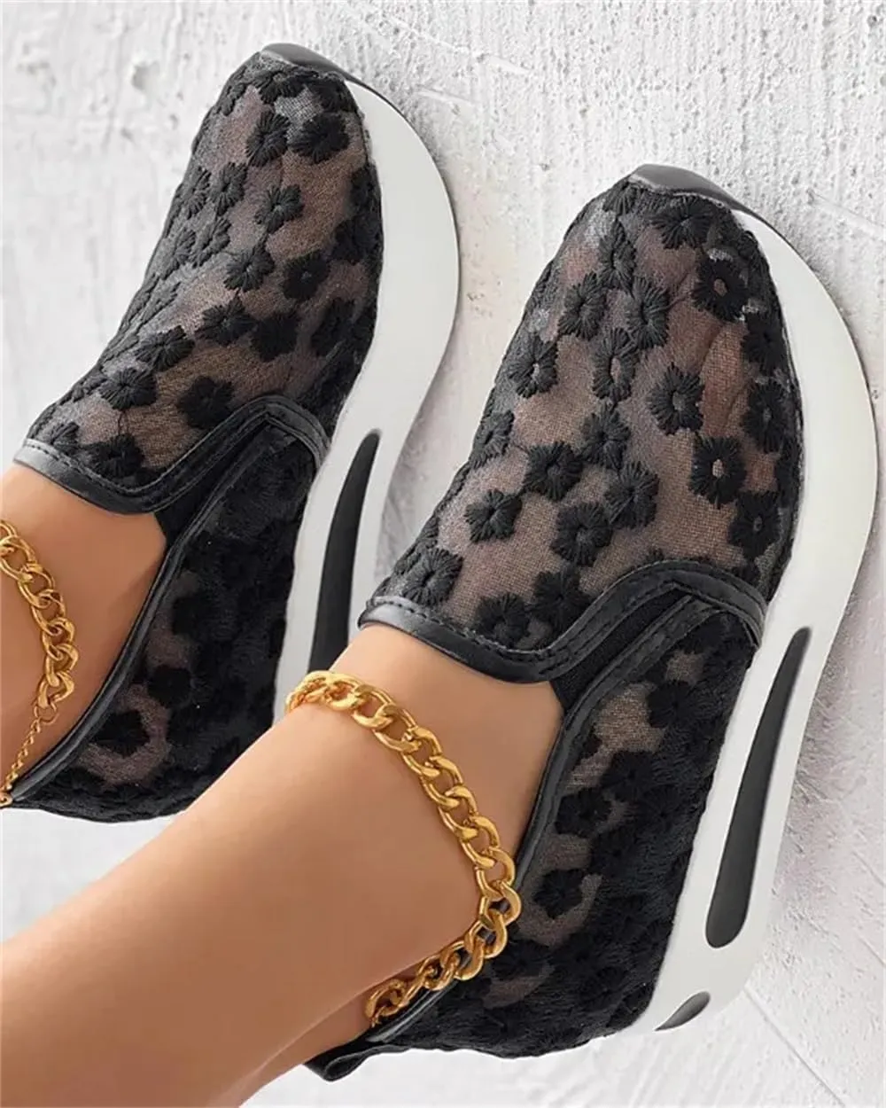Sequins Lace-up Muffin Sneakers